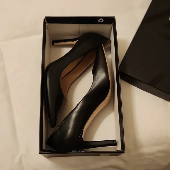 27 Edit Black Pumps - Picture 5 of 5